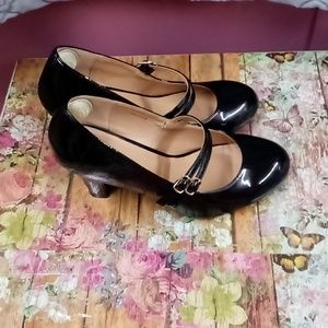 Black patent leather Mary Jane heels